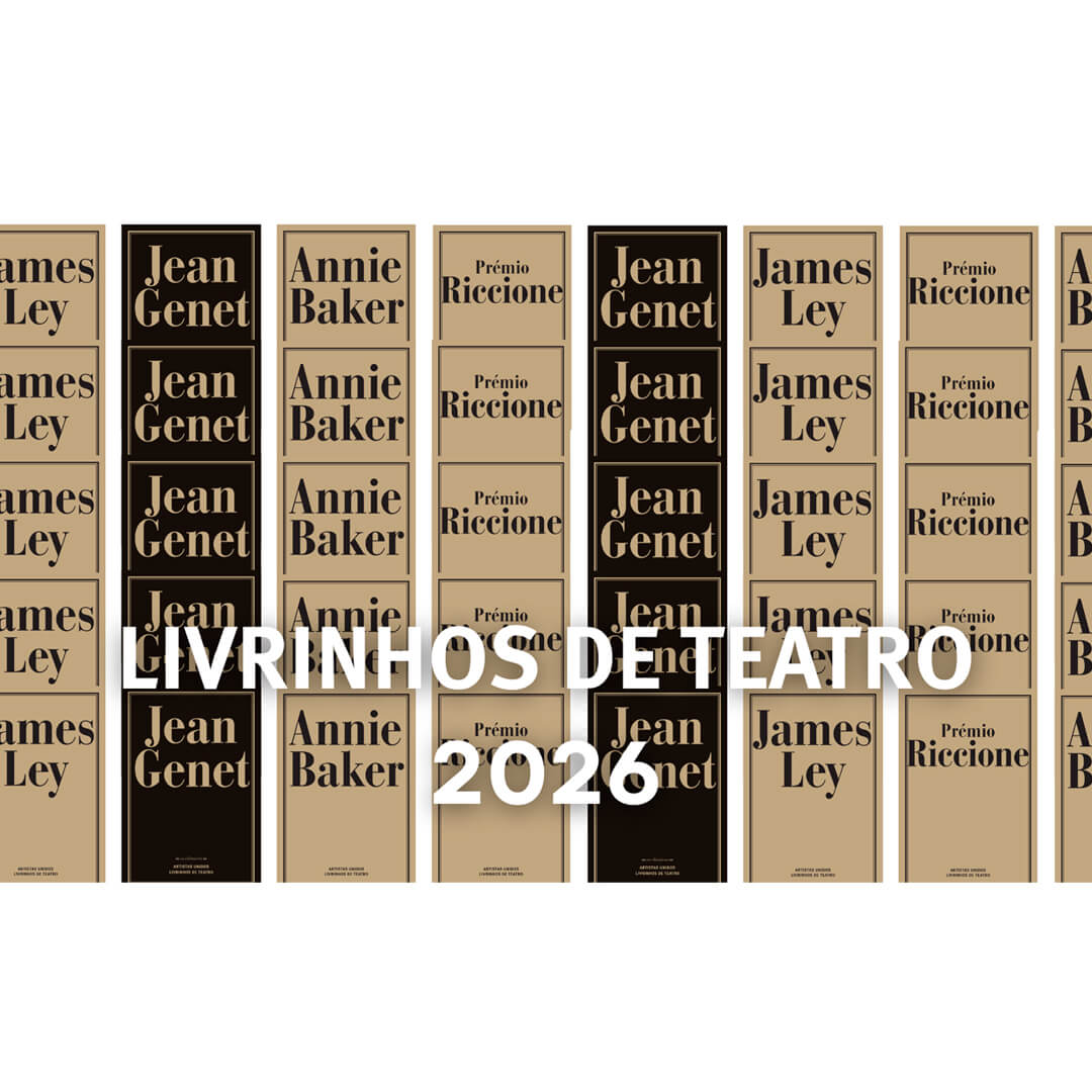 Montagem de lombadas de livros com nomes de autores e prémios, sobreposta por texto promocional do projeto Livrinhos de Teatro.