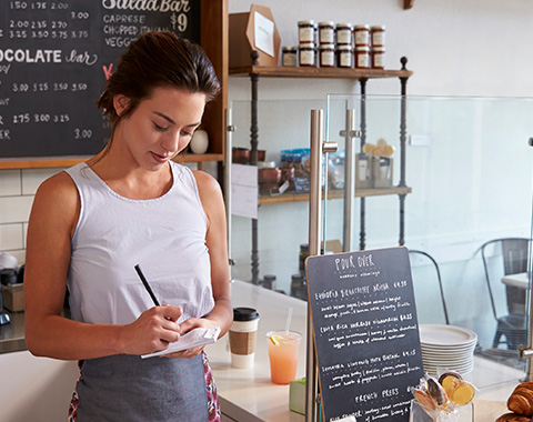 Estudar e ajudar nas contas?