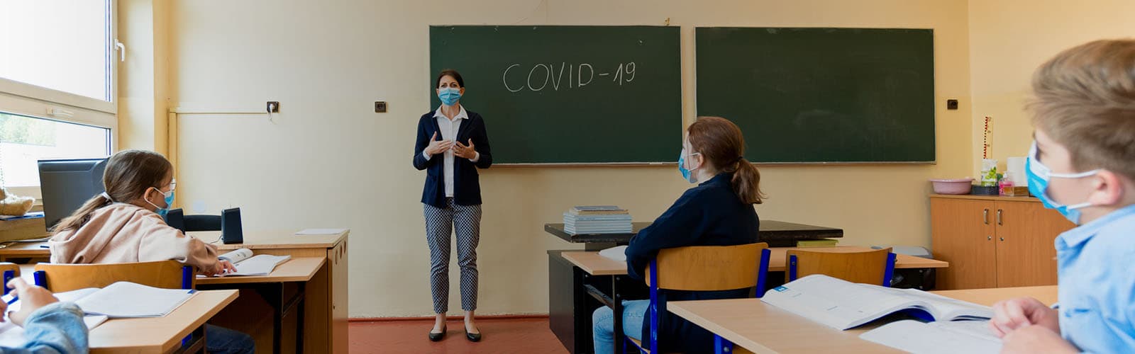 É obrigatório usar máscara na via pública