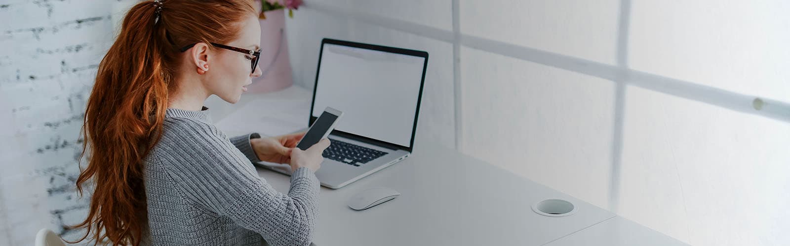 Usar telemóvel ou desktop