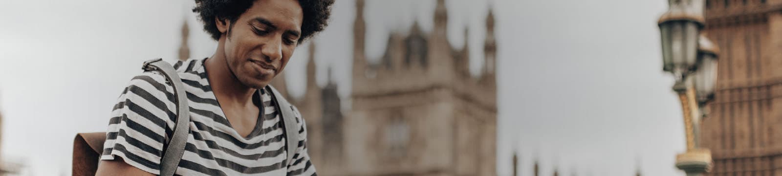 trabalha em Portugal e no estrangeiro